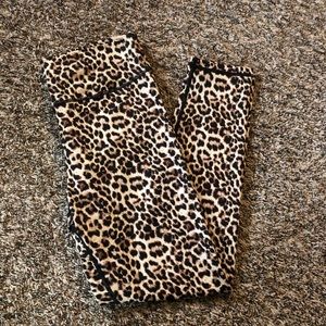 Zyia leopard scrunch leggings